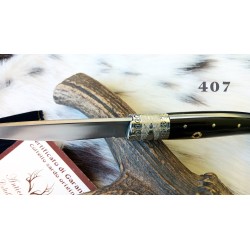 Coltello tipo pattadese elaborato, lama 11 cm, manico a coda di rondine in corno di bufalo con anima in acciaio + pin