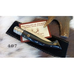 Coltello tipo pattadese elaborato, lama 11 cm, manico a coda di rondine in corno di bufalo con anima in acciaio + pin