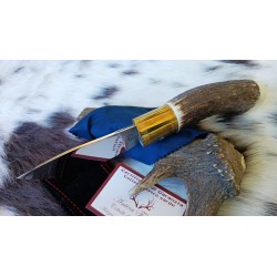 Coltello sardo a lama larga, lama 10,5 cm effetto specchio-satinato, manico in corno di cervo