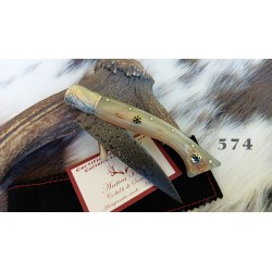 Coltello tipo pattadese elaborato lama 11 cm damasco, manico a coda di rondine in corno di montone con anima in acciaio + pin