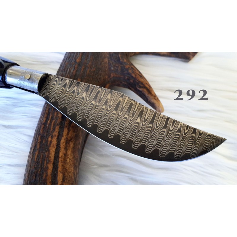 Coltello da scuoio lama larga, lama damasco carbonio 10 cm corno